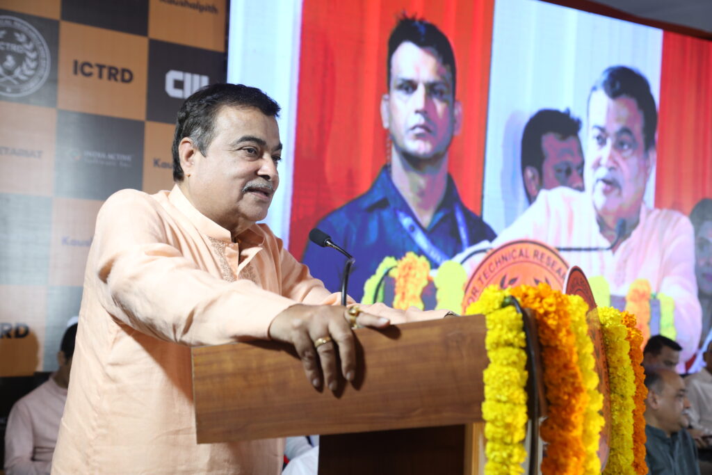 Shri Nitinji Gadkari delivering his keynote address, commending Dr. Ketan Mohitkar’s visionary leadership and highlighting the transformative potential of the newly inaugurated ICTRD Secretariat and Incubation Centre